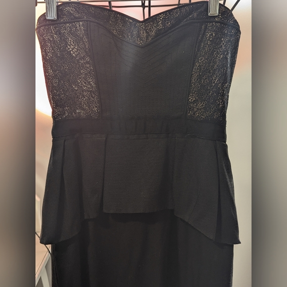 BCBGMAXAZRIA peplum strapless dress. Size 2 - Picture 4 of 4
